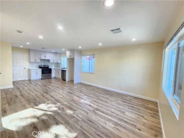 16432 Halsted St., North Hills (los Angeles), CA 91343