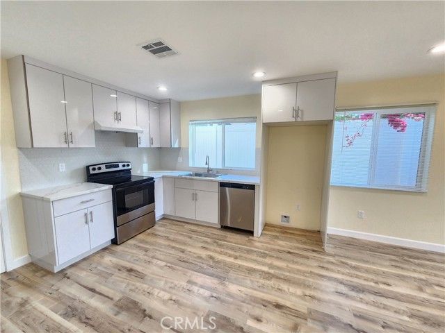 16432 Halsted St., North Hills (los Angeles), CA 91343