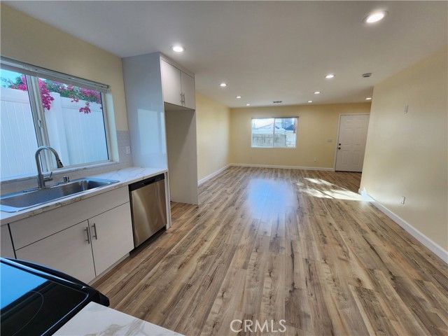 16432 Halsted St., North Hills (los Angeles), CA 91343