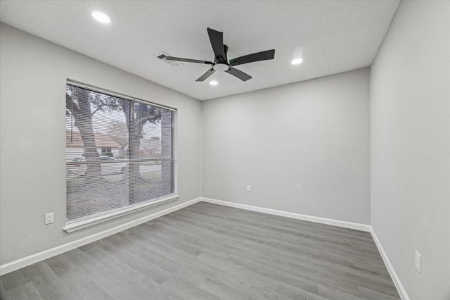 4934 Deerwood Circle, Baytown, TX 77521