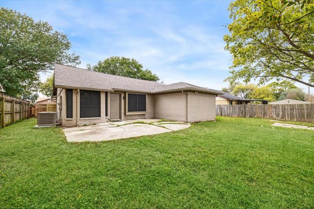 4934 Deerwood Circle, Baytown, TX 77521