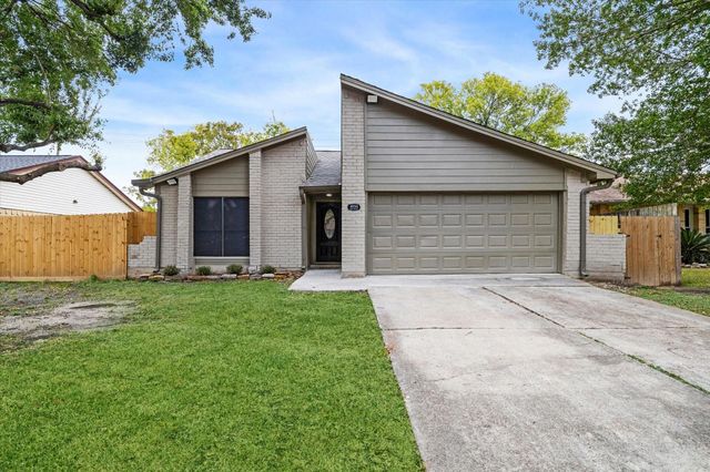 4934 Deerwood Circle, Baytown, TX 77521