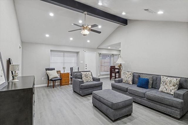 4934 Deerwood Circle, Baytown, TX 77521