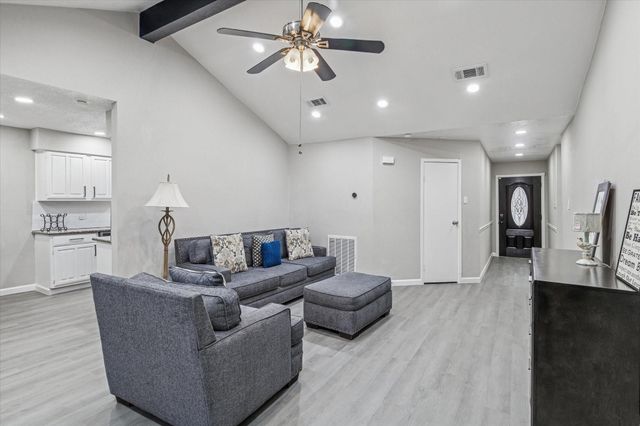 4934 Deerwood Circle, Baytown, TX 77521