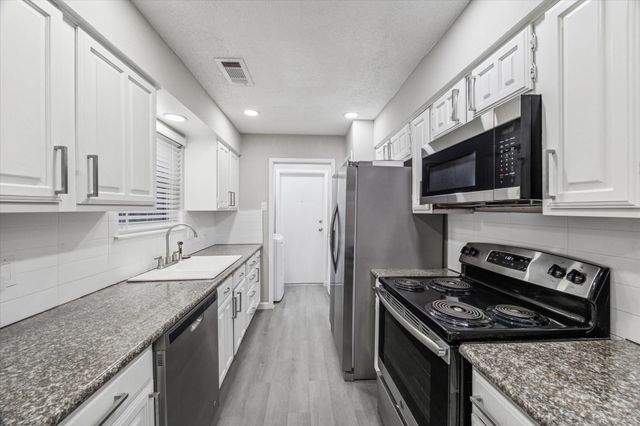 4934 Deerwood Circle, Baytown, TX 77521