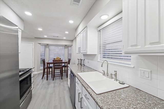 4934 Deerwood Circle, Baytown, TX 77521