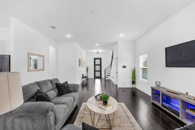 407 Dubois Avenue, Dallas, TX 75203