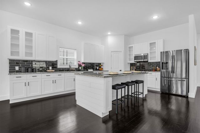 407 Dubois Avenue, Dallas, TX 75203