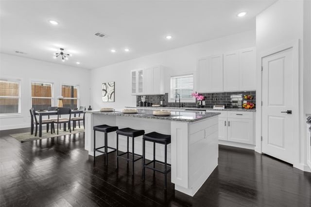 407 Dubois Avenue, Dallas, TX 75203