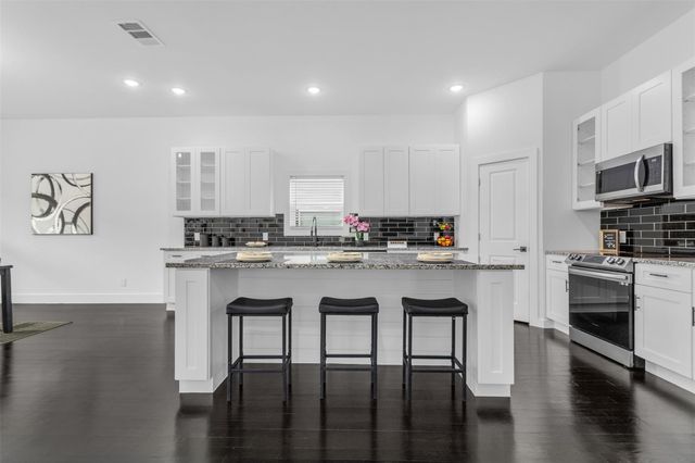 407 Dubois Avenue, Dallas, TX 75203