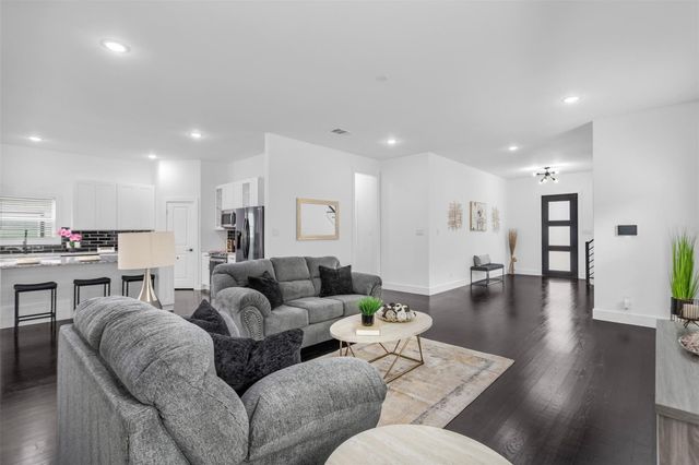 407 Dubois Avenue, Dallas, TX 75203