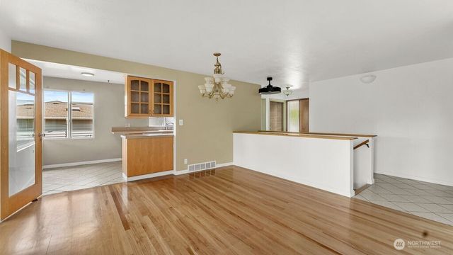 5059 116th Avenue SE, Bellevue, WA 98006