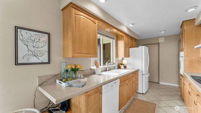 5059 116th Avenue SE, Bellevue, WA 98006
