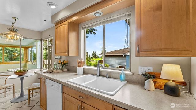 5059 116th Avenue SE, Bellevue, WA 98006