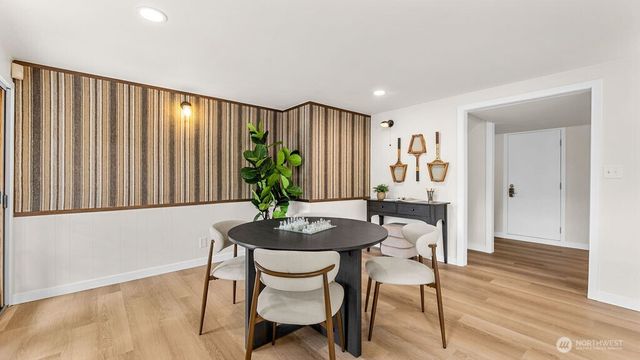 5059 116th Avenue SE, Bellevue, WA 98006