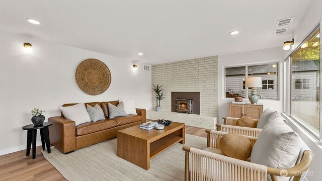 5059 116th Avenue SE, Bellevue, WA 98006