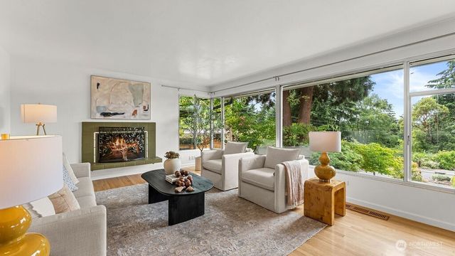 5059 116th Avenue SE, Bellevue, WA 98006
