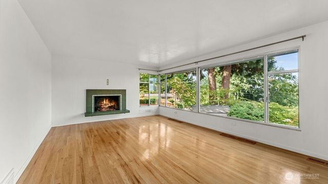5059 116th Avenue SE, Bellevue, WA 98006