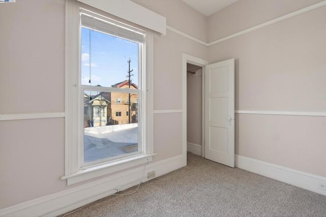 1011 E 11Th St, Oakland, CA 94606