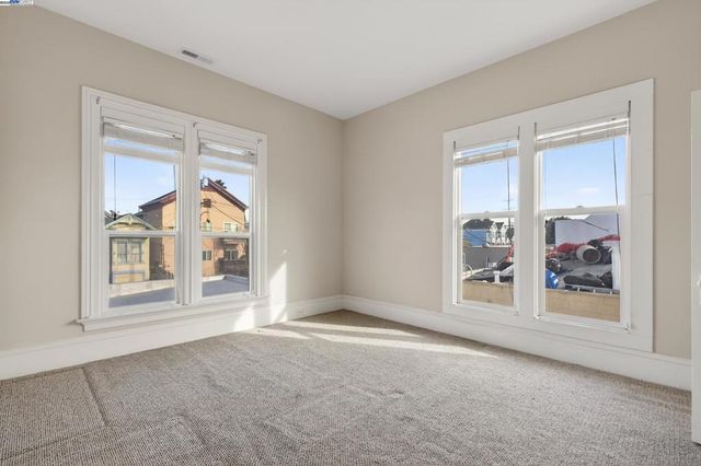 1011 E 11Th St, Oakland, CA 94606