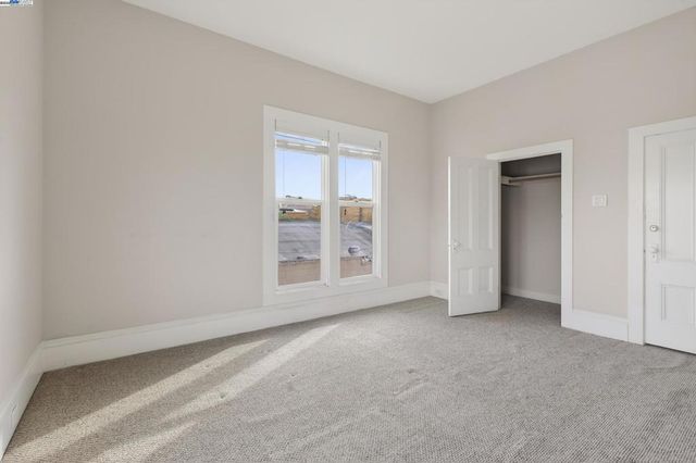 1011 E 11Th St, Oakland, CA 94606