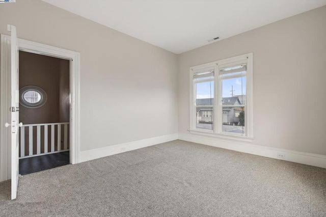 1011 E 11Th St, Oakland, CA 94606