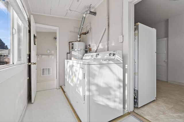 1011 E 11Th St, Oakland, CA 94606