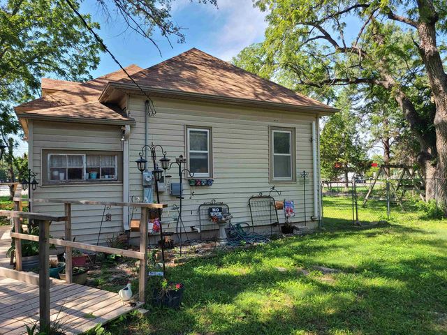 205 S Cole St, Lindsborg, KS 67456