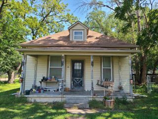205 S Cole St, Lindsborg, KS 67456