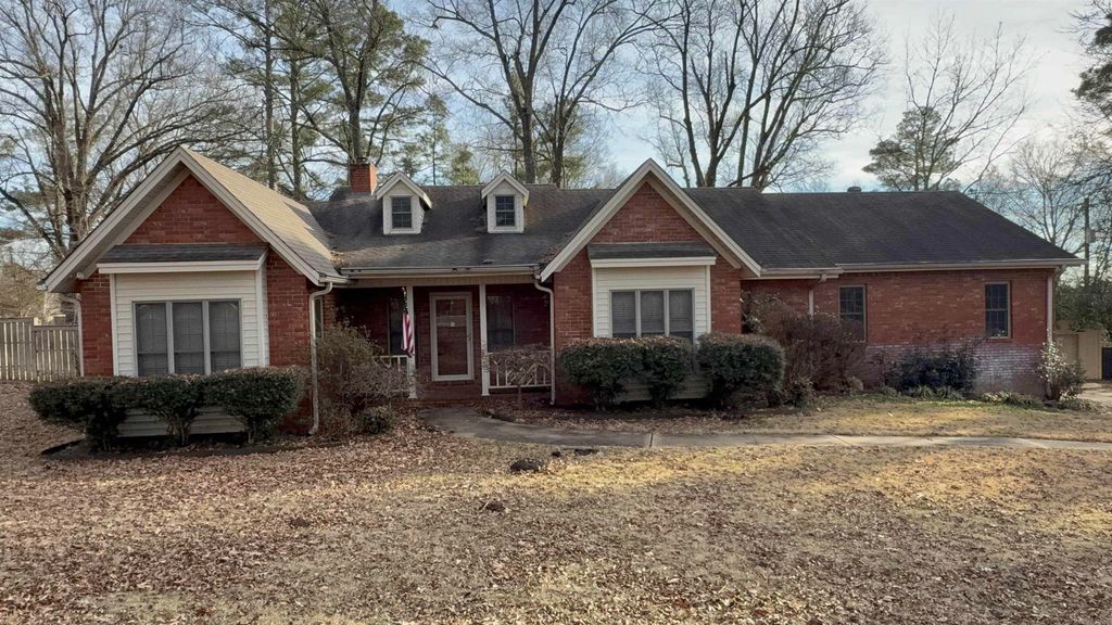 2 Forrest Cv, Forrest City, AR 72335