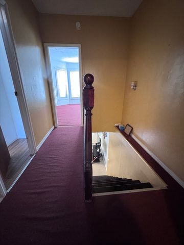 77 Newton St, Holyoke, MA 01040