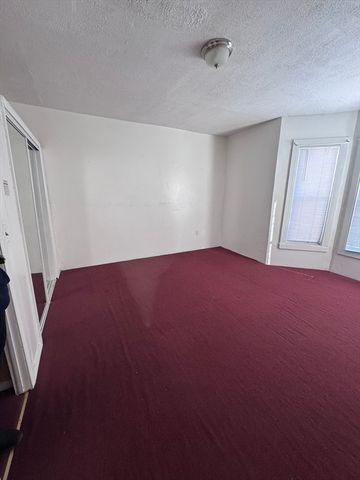 77 Newton St, Holyoke, MA 01040