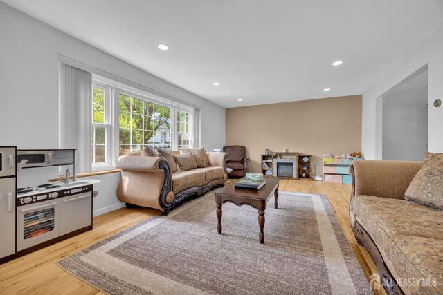 35 Albert Avenue, Milltown, NJ 08850