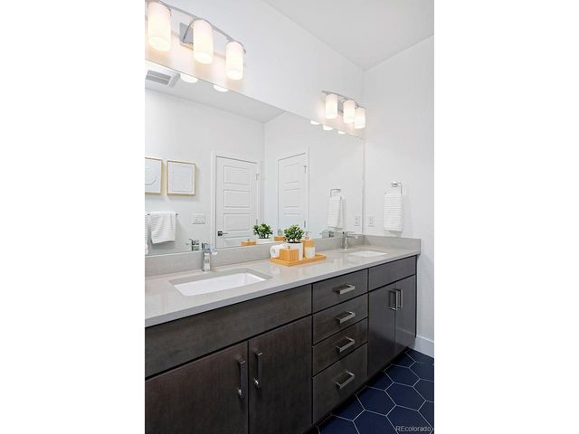 2868 S Machebeuf Ct, Denver, CO 80236