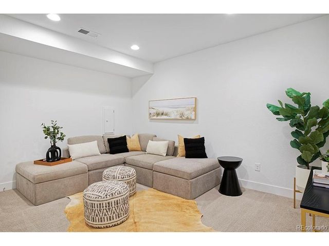 2868 S Machebeuf Ct, Denver, CO 80236