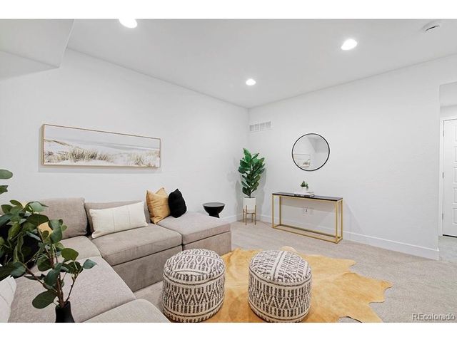 2868 S Machebeuf Ct, Denver, CO 80236