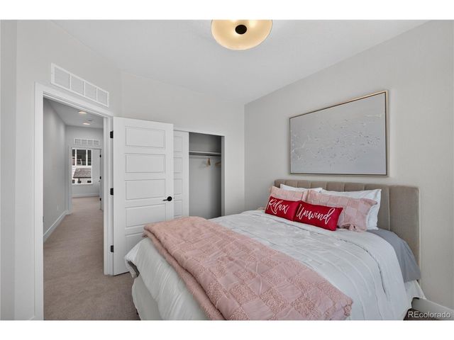 2868 S Machebeuf Ct, Denver, CO 80236