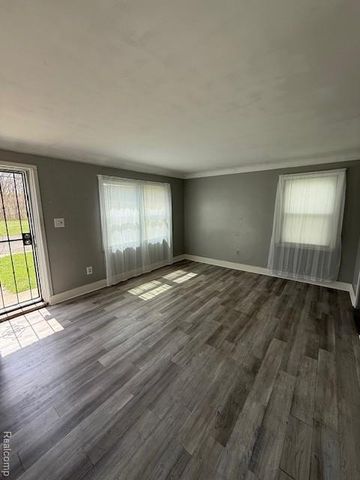 21530 W Davison Street, Detroit, MI 48223