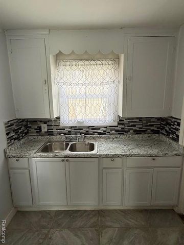 21530 W Davison Street, Detroit, MI 48223