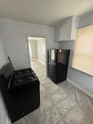 21530 W Davison Street, Detroit, MI 48223