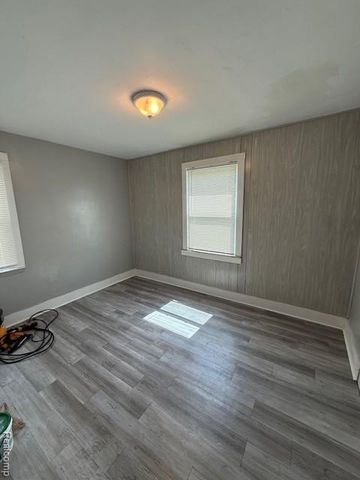 21530 W Davison Street, Detroit, MI 48223