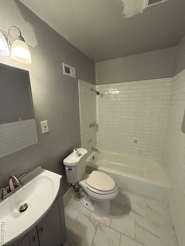 21530 W Davison Street, Detroit, MI 48223