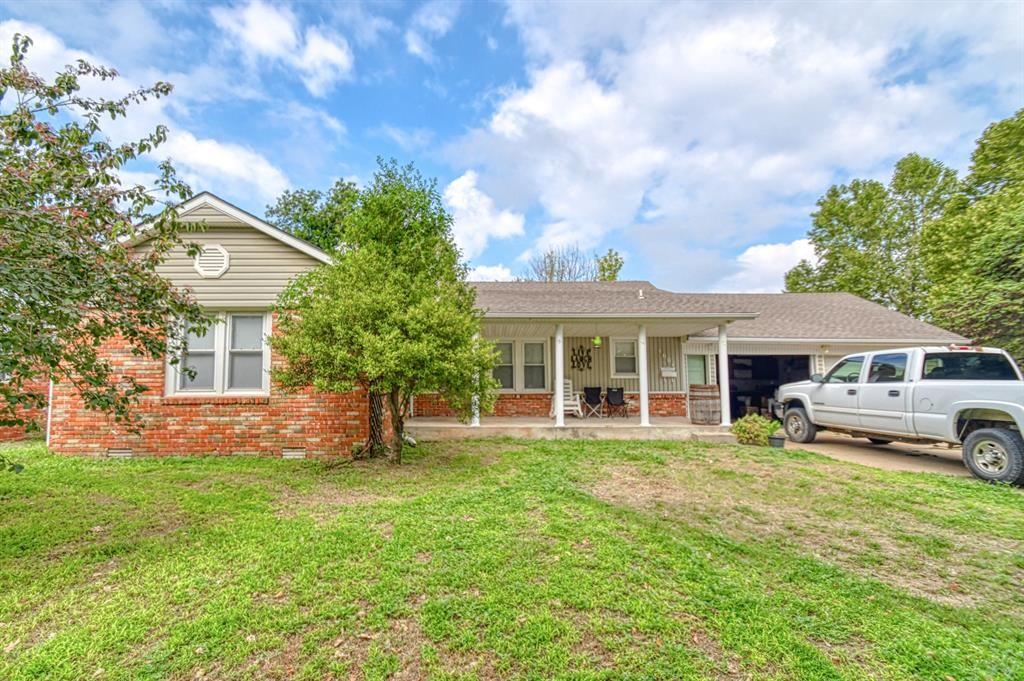 1604 S 9th Street, Chickasha, OK 73018