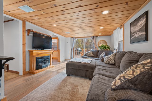 9 Cook Street, Manchester, CT 06040