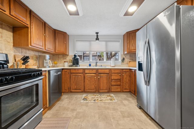 9 Cook Street, Manchester, CT 06040