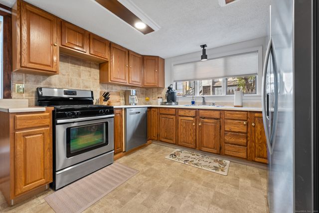 9 Cook Street, Manchester, CT 06040