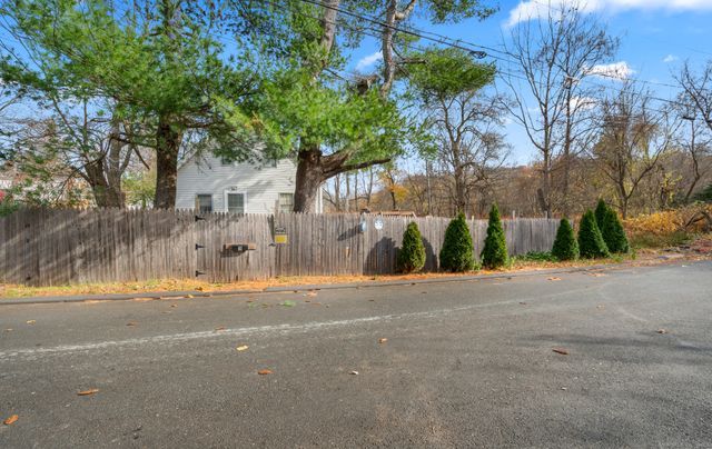 9 Cook Street, Manchester, CT 06040