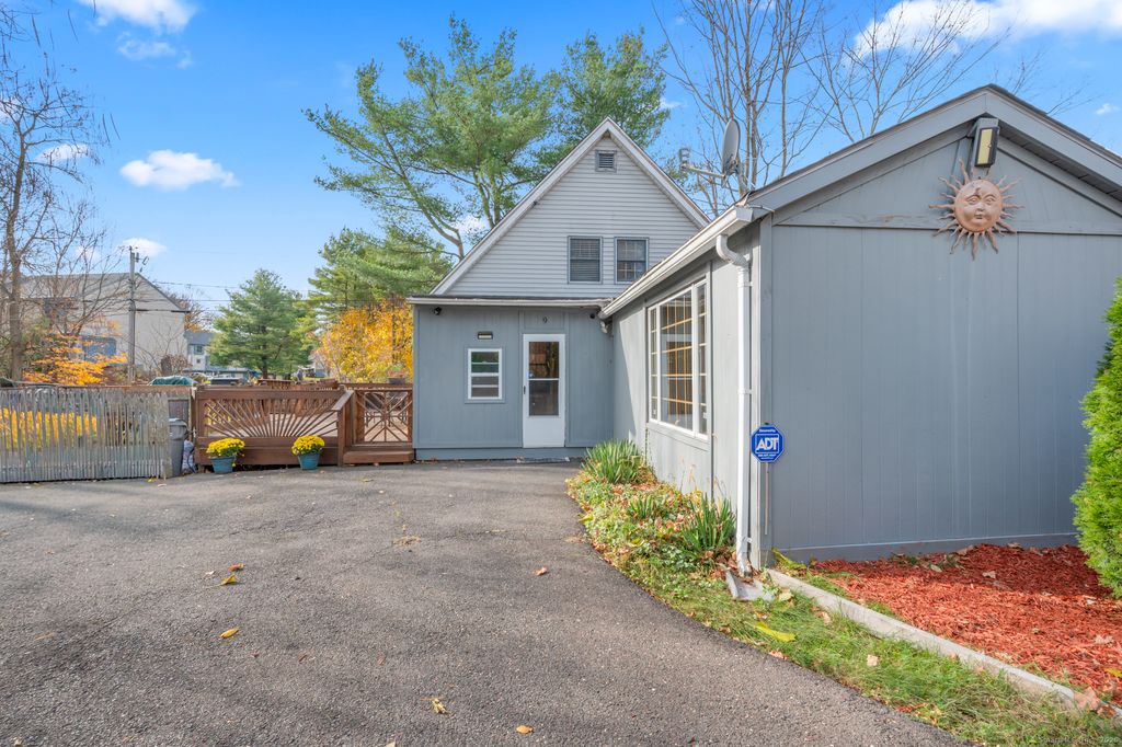 9 Cook Street, Manchester, CT 06040