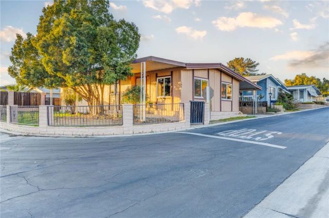 8536 Kern Canyon 184, Bakersfield, CA 93306