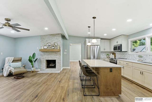 704 Dillon Drive, Omaha, NE 68132